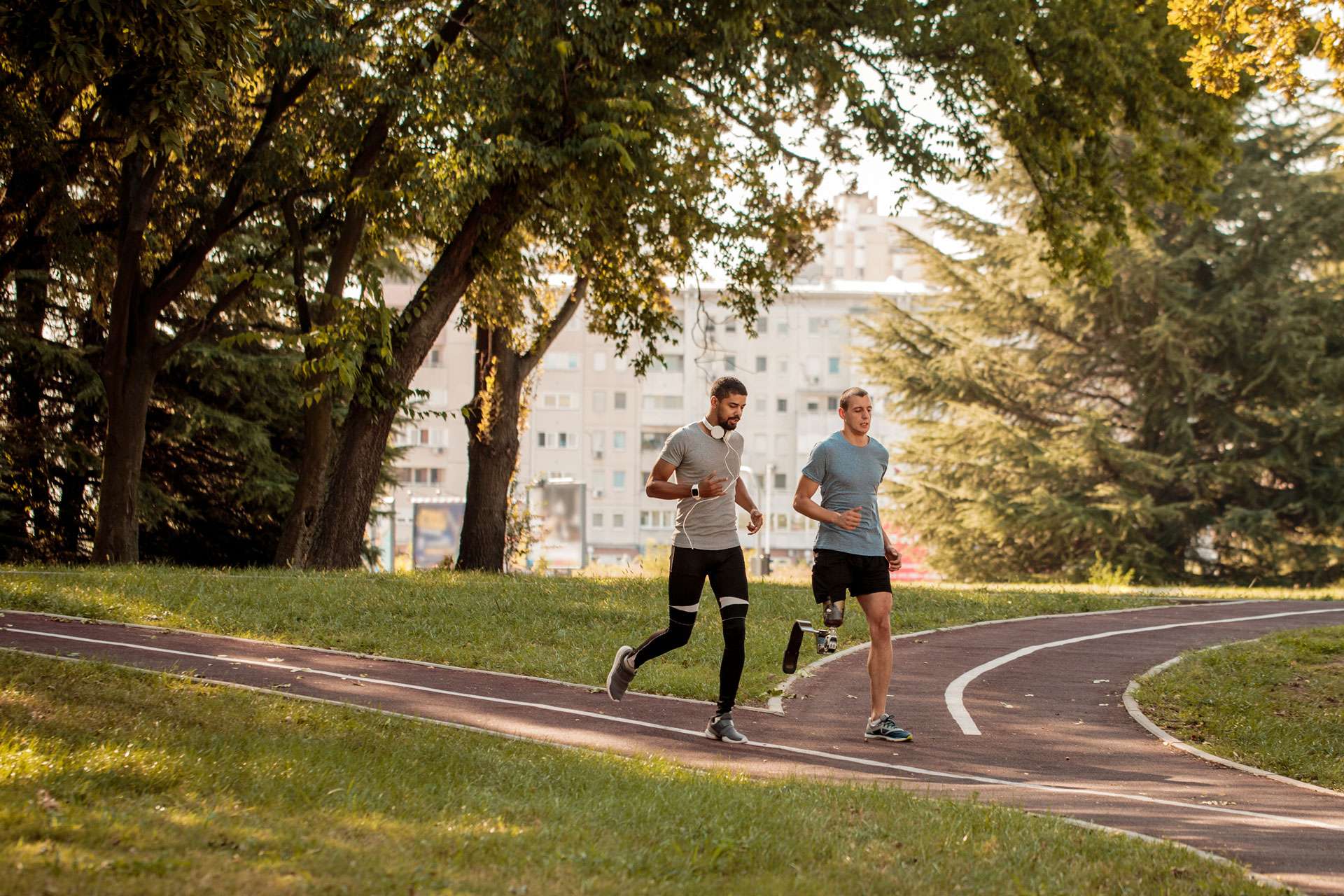 laufender Männer mit Beinamputation