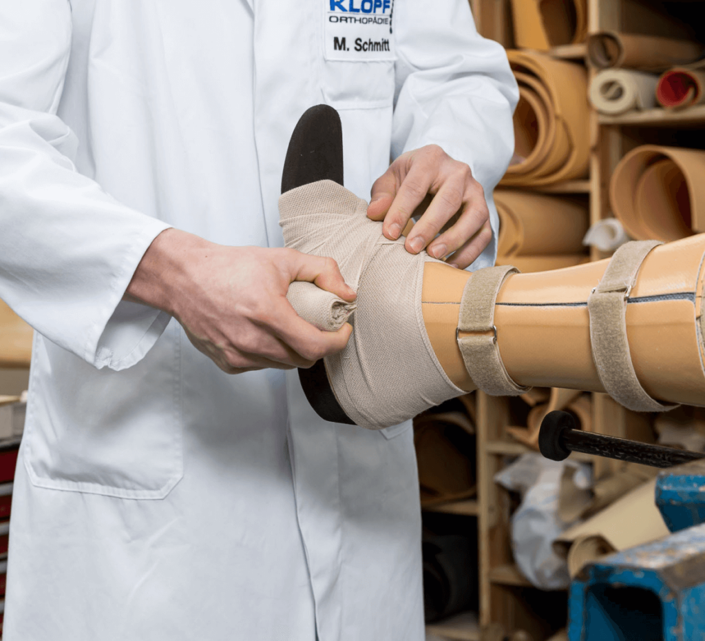 Bild von einem Bandagierten Fuß der Orthopädie Klopf in Würzburg